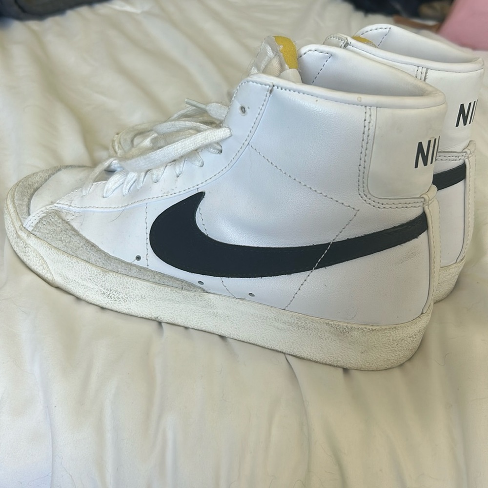 Nike Blazers Size 9.5